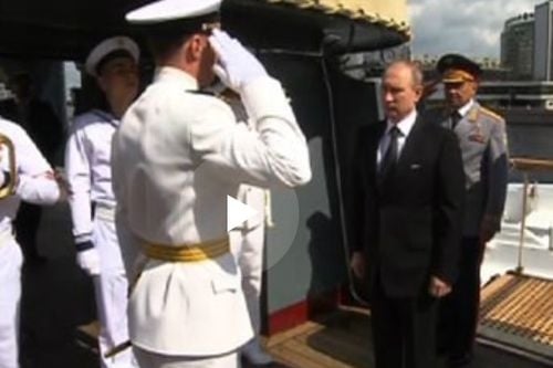 Владимир Путин на честването на Деня на ВМФ в Санкт Петербург (ВИДЕО)