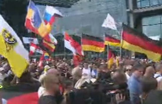 Протестиращи в Берлин: Меркел да си ходи (ВИДЕО)