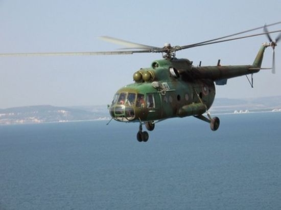 Пожарът на метри от къщите, и хеликоптер се включи в потушаването на огнения ад в Хасково