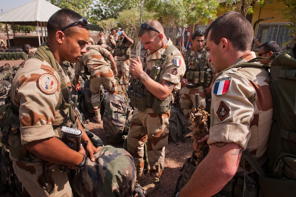 Politico: След като ги изхвърлиха от Африка - френските войски се готвят за мащабен конфликт в Европа