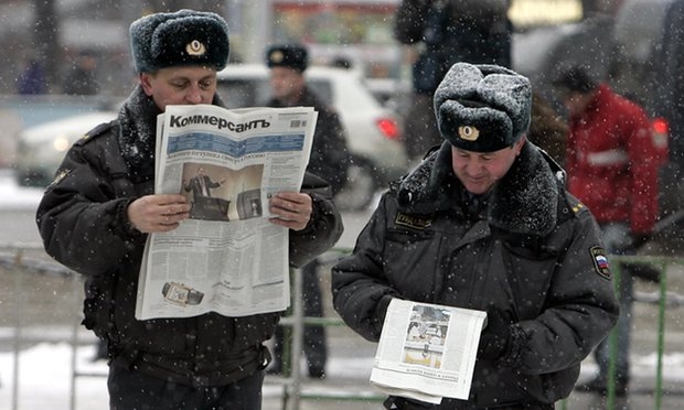 „Гардиън“: Западът да вижда пропагандата не само в Русия, но и у себе си
