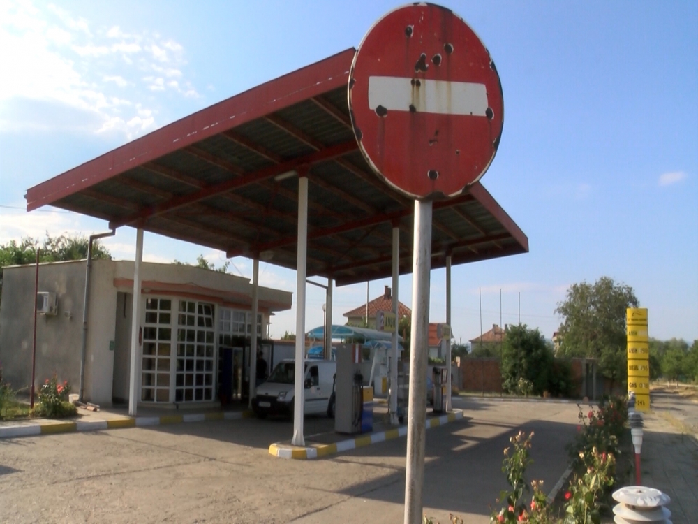 Като по филмите! Мотористи обраха бензиностанция в Казанлъшко (ВИДЕО)
