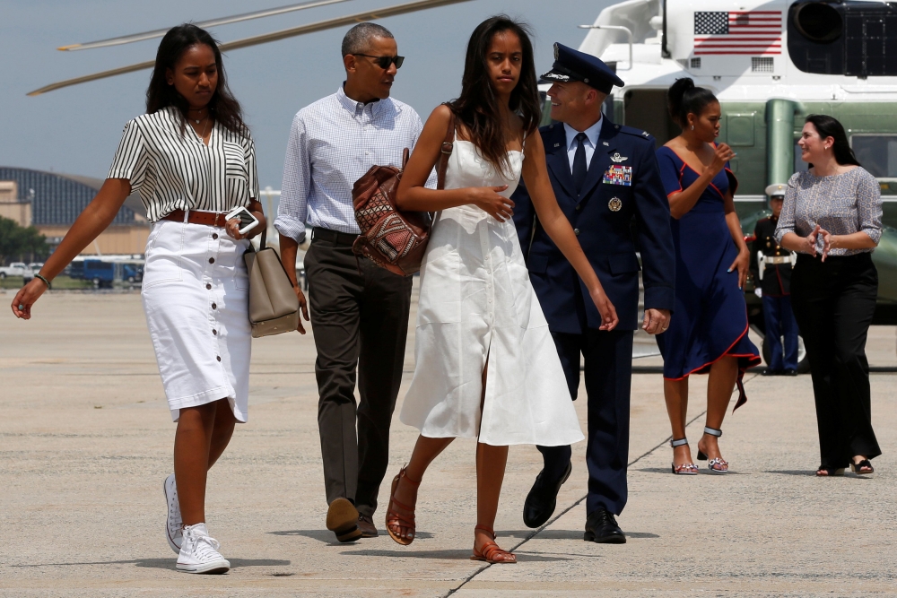Семейство Обама замина на почивка на шикозен остров (СНИМКИ)
