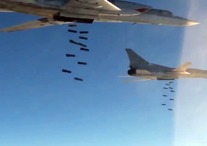 Руски бомбардировачи нанесоха удар по "Ислямска държава" в Сирия (ВИДЕО)