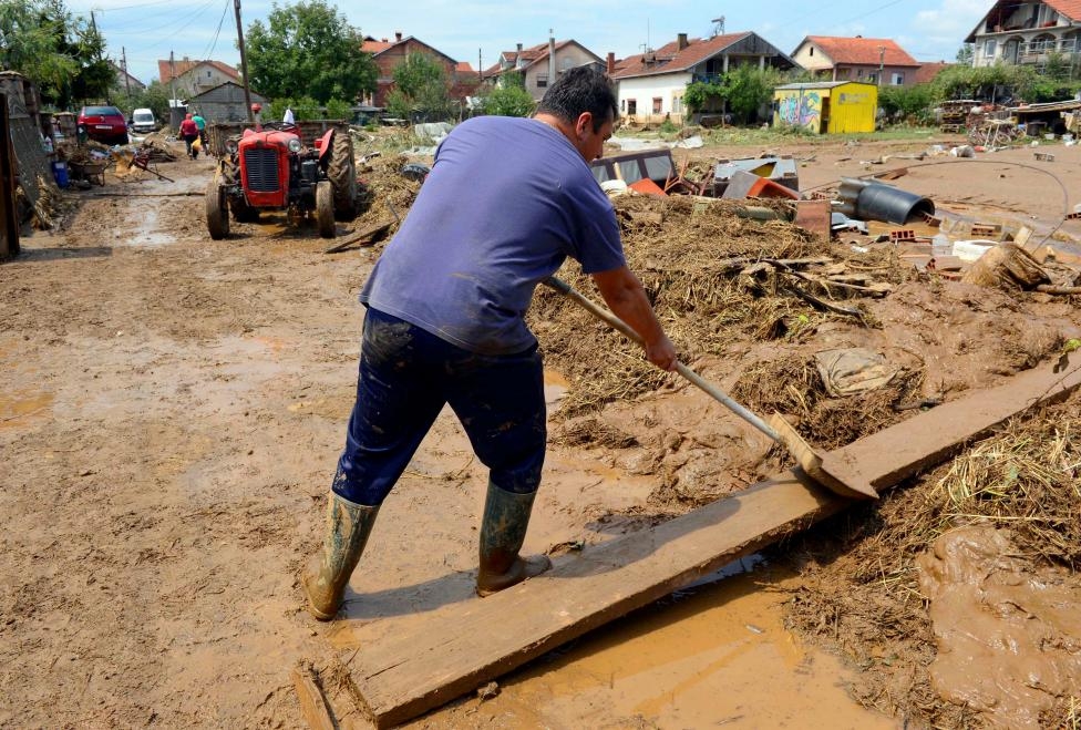 След потопа: В Скопие гневни на държавата, не знаят къде ще живеят 