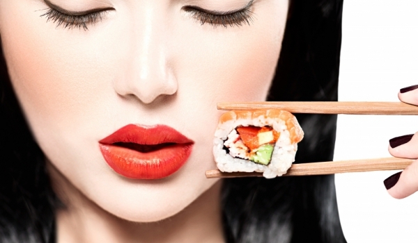 Майстор Суки обясни как правилно се яде суши!