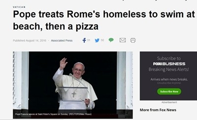 Папа Франциск глези бездомници с плаж и пица 