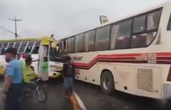 Челен удар между два автобуса! Има много загинали и ранени (ВИДЕО)