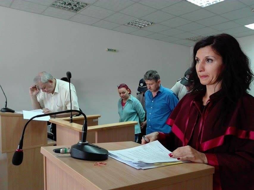 22-годишната мадам "Илина", въртяла бардак в Пловдив, се отърва под гаранция
