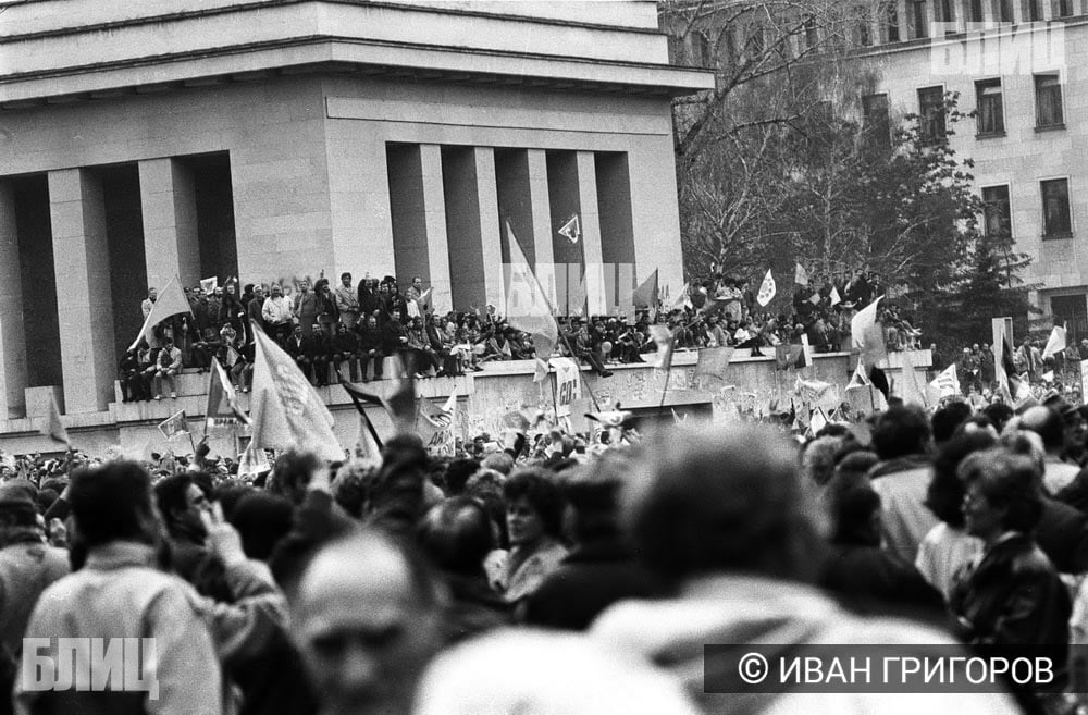 Операция "Мавзолей": Преди 17 години цяла седмица взривяват гробницата на Георги Димитров (УНИКАЛНИ СНИМКИ)