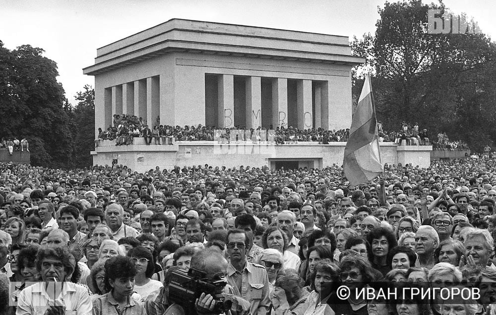 Операция "Мавзолей": Преди 17 години цяла седмица взривяват гробницата на Георги Димитров (УНИКАЛНИ СНИМКИ)