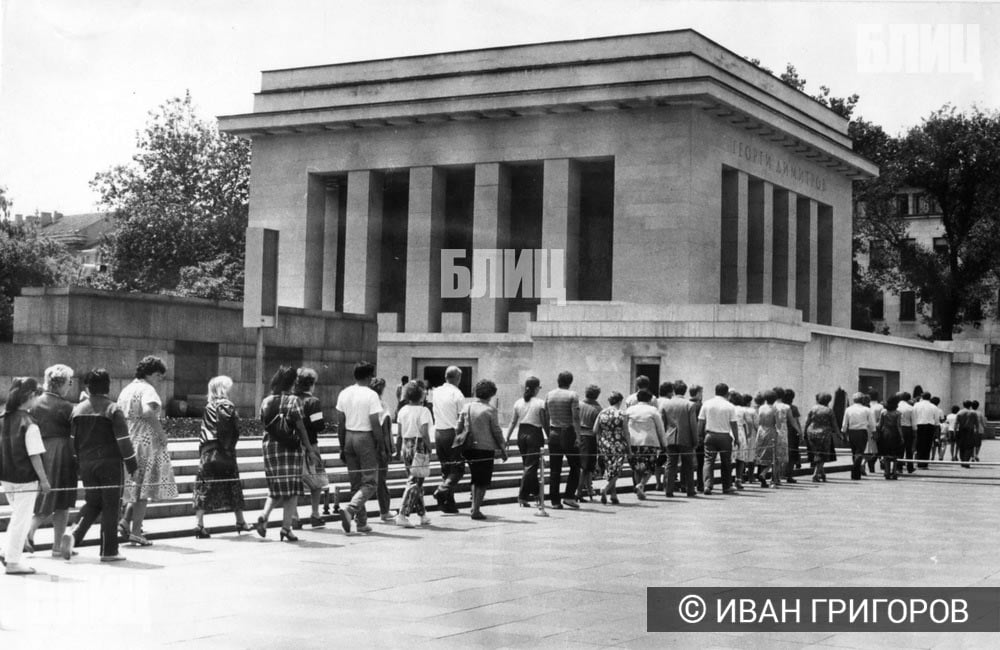 Операция "Мавзолей": Преди 17 години цяла седмица взривяват гробницата на Георги Димитров (УНИКАЛНИ СНИМКИ)