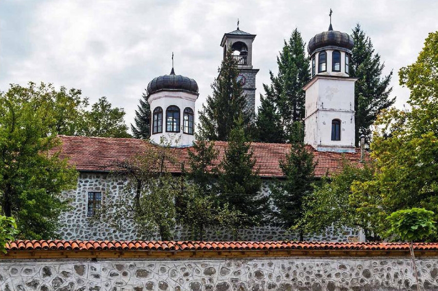 Писаната църква край Разлог стана магнит за туристи 