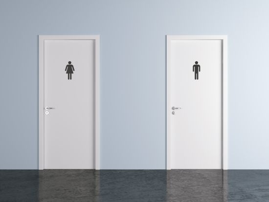 Секс табела пред тоалетна в Родопите шокира, правило номер 5 ще ви разсмее