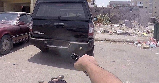 Джихадисти от "Ислямска държава" убиха военен шеф в гангстерски стил (СНИМКИ 18+)