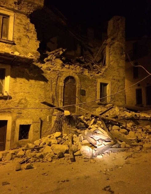 Извънредно! Половин град изчезна след мощния трус в Италия нощес (СНИМКИ/ВИДЕО)