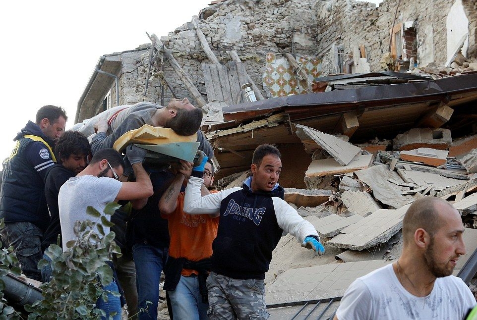 Тотален ужас в Италия! Спасители: Чуваме как децата пищят изпод развалините (СНИМКИ/ВИДЕО)   