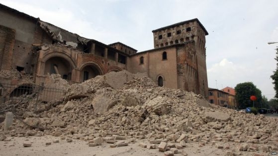 Загиналите след труса в Италия вече са поне 120