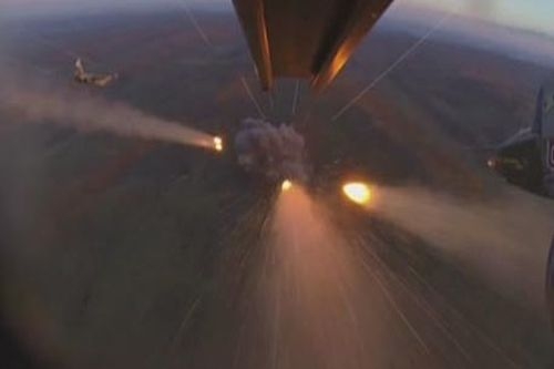 Су-25 изтриват техниката на „врага” от лицето на Земята (КАДРИ ОТ КАБИНАТА)  