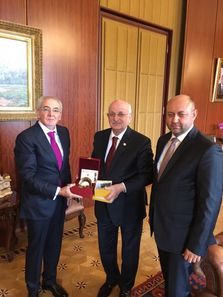 Местан се срещна с турския премиер (СНИМКИ)