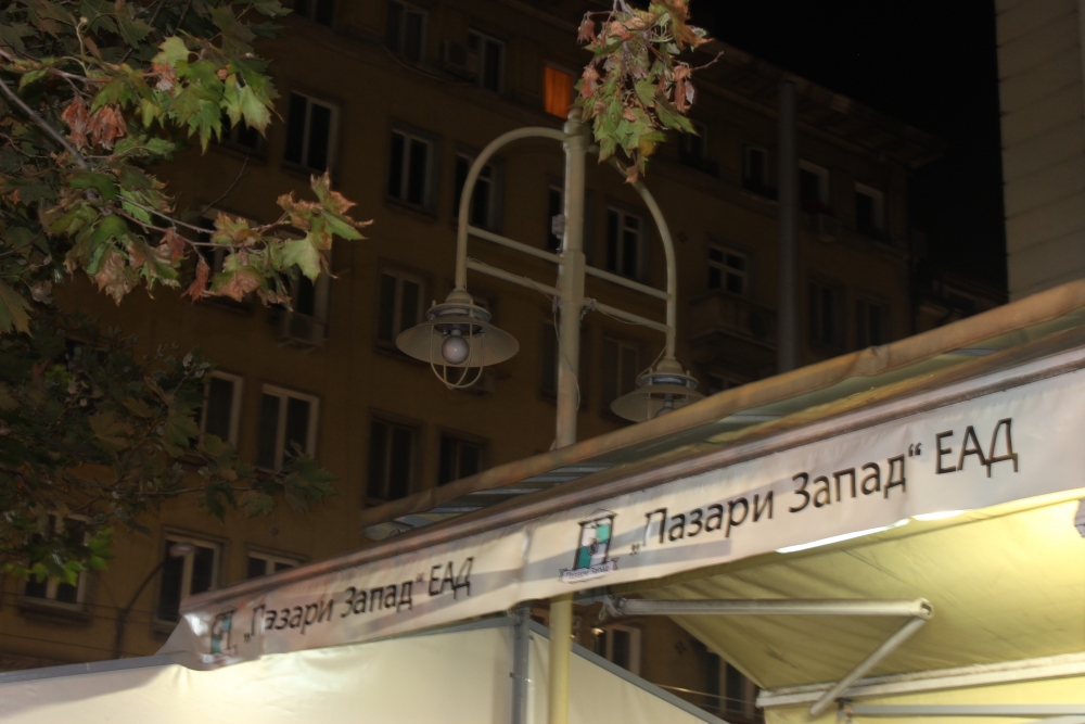 За пръв път от 12 години мият пазарите в София (СНИМКИ) 