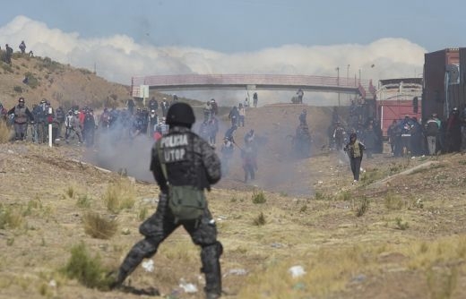 Зловеща саморазправа! Закопчаха над 40 миньори за убийството на зам.-министърa на Боливия