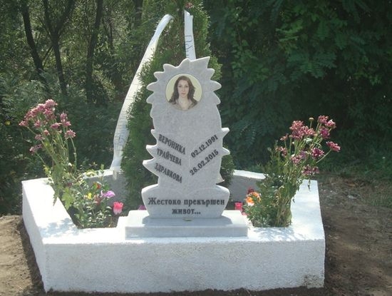 Каменно цвете „разцъфна” на лобното място на убитата Вероника (СНИМКА)