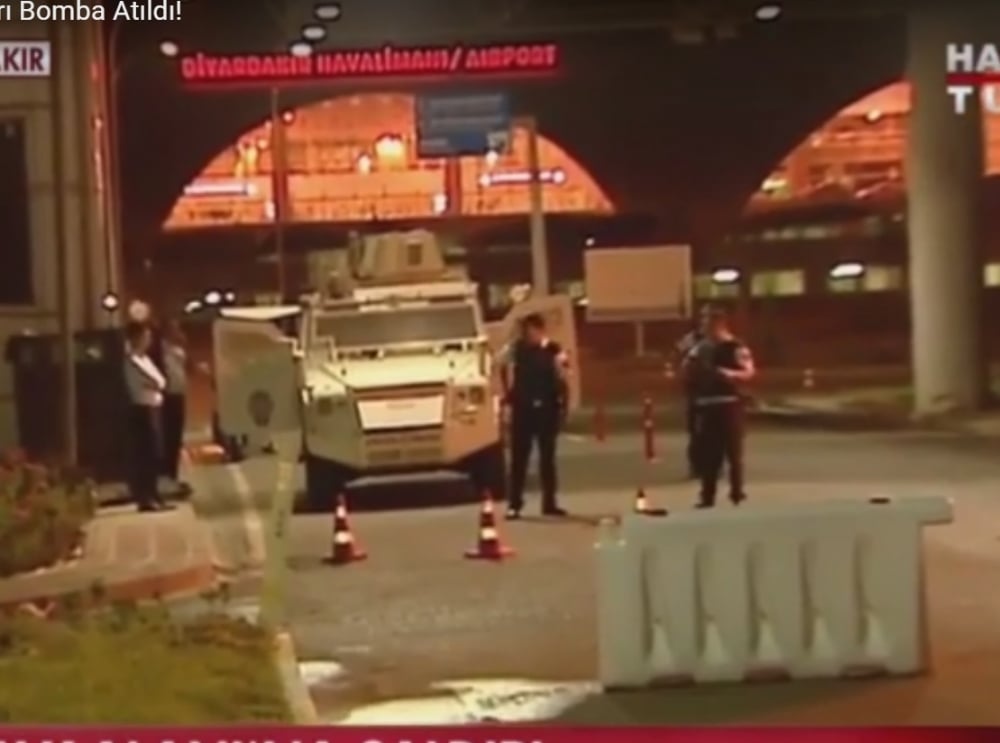 Кюрди обстрелвали летището в Диарбекир (ВИДЕО)