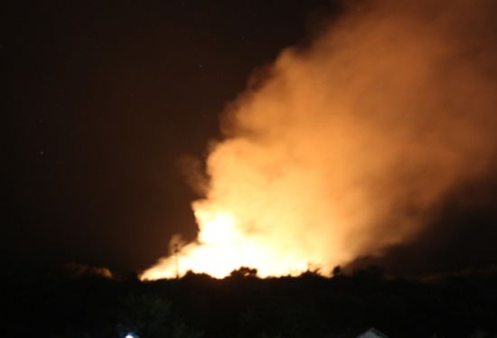 Огнен ад в Казанлък! Пожарникари-герои спасиха вилната зона (ВНИМКИ/ВИДЕО)
