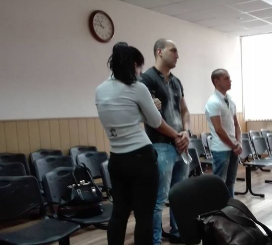 Красивата студентка Людмила, която продаваше дрога в Пловдив, и приятелите й се отърваха с условни присъди