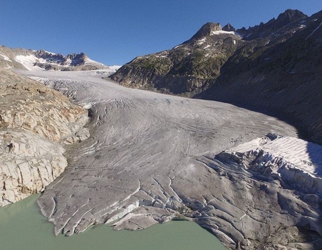 Става плашещо! С 3 км се е стопил най-големият ледник в Австрия (СНИМКИ)