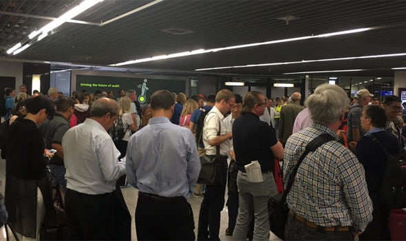 Стотици пътници все още са блокирани на летището във Франкфурт, сред тях има и българи