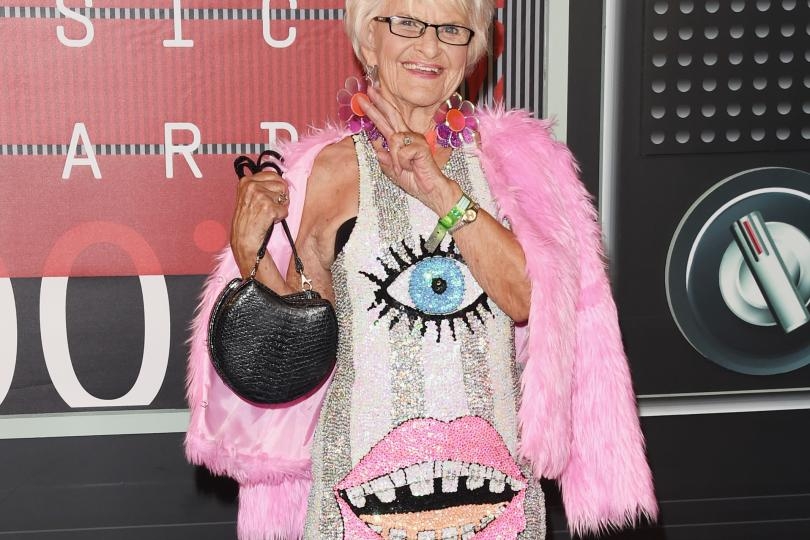 88-годишна блогърка стана звезда на наградите на MTV (СНИМКИ)