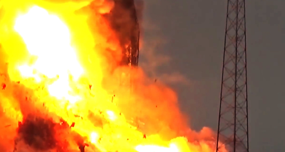 Вижте адската експлозия на ракетата на космодрума във Флорида! (ВИДЕО)