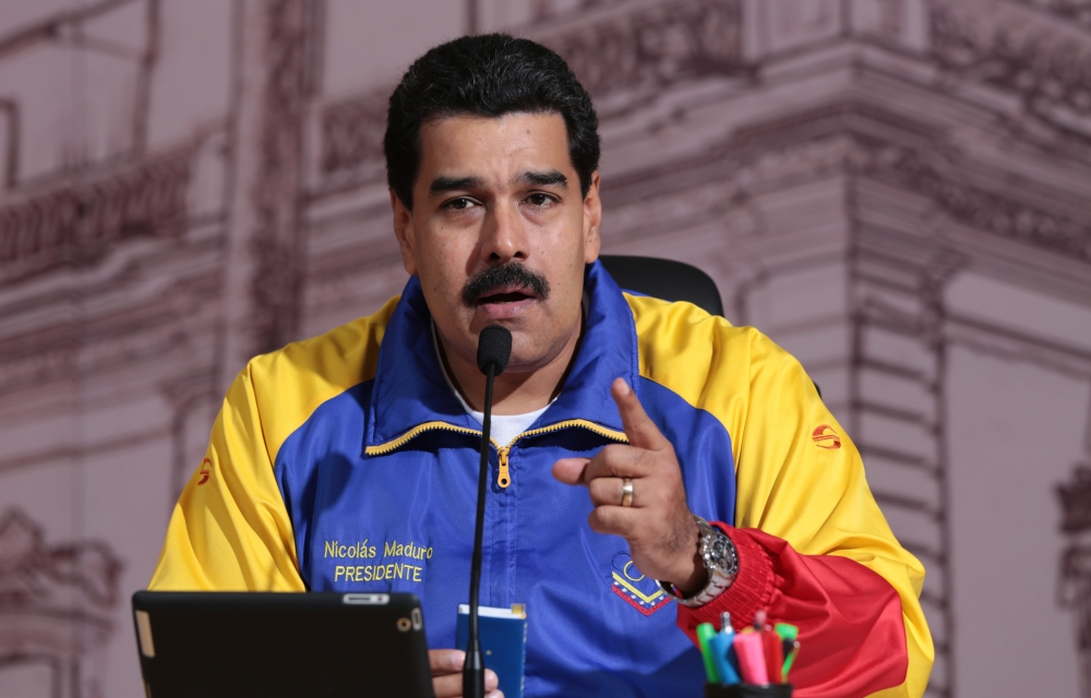 Охраната е спасила президента на Венецуела от разгневена тълпа, протестираща с празни тенджери