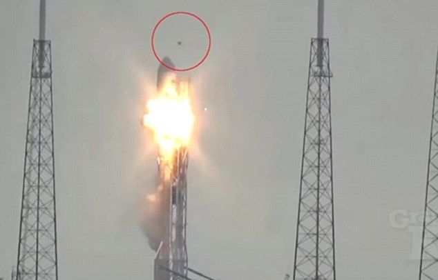 НЛО ли взриви ракетата носител "Фалкон 9" на компанията "Спейс Екс"? (СНИМКИ/ВИДЕО)