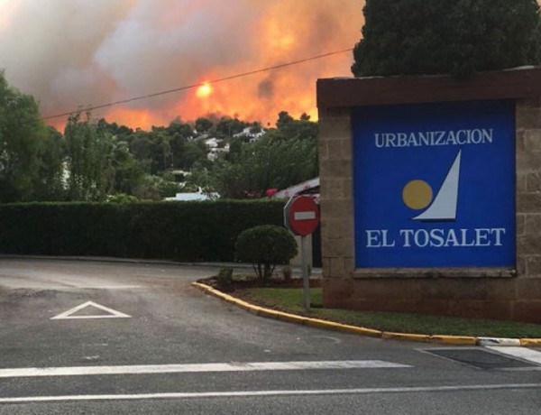 Огромен пожар бушува в Испания, евакуират хора