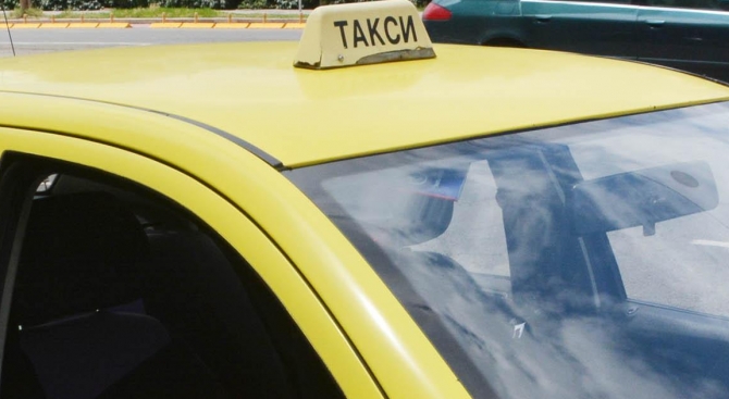 Това може да ви разплаче! Диспечерка разказва как таксиджии в Асеновград помагат на болни и стари хора 