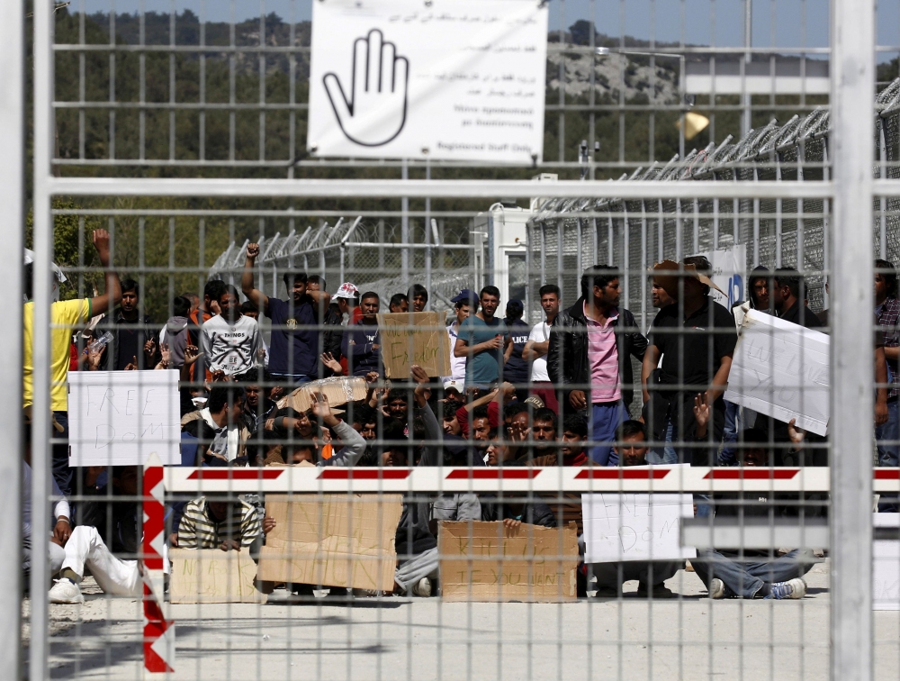 Турция спряла 500 бежанци да нахлуят в Гърция