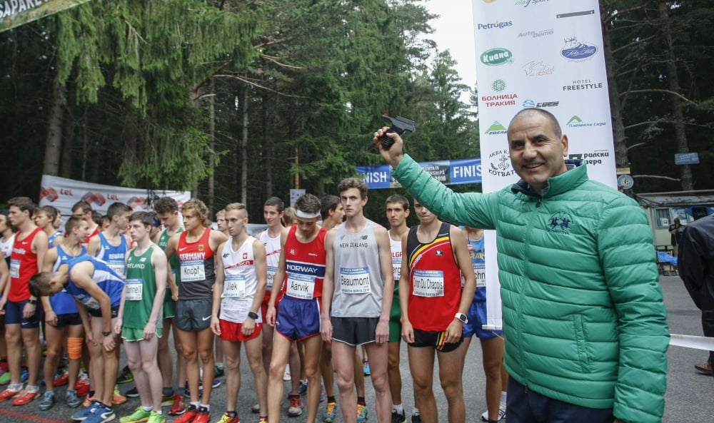 Цветанов срещна първата си треньорка на световното по планинско бягане в Сапарева баня