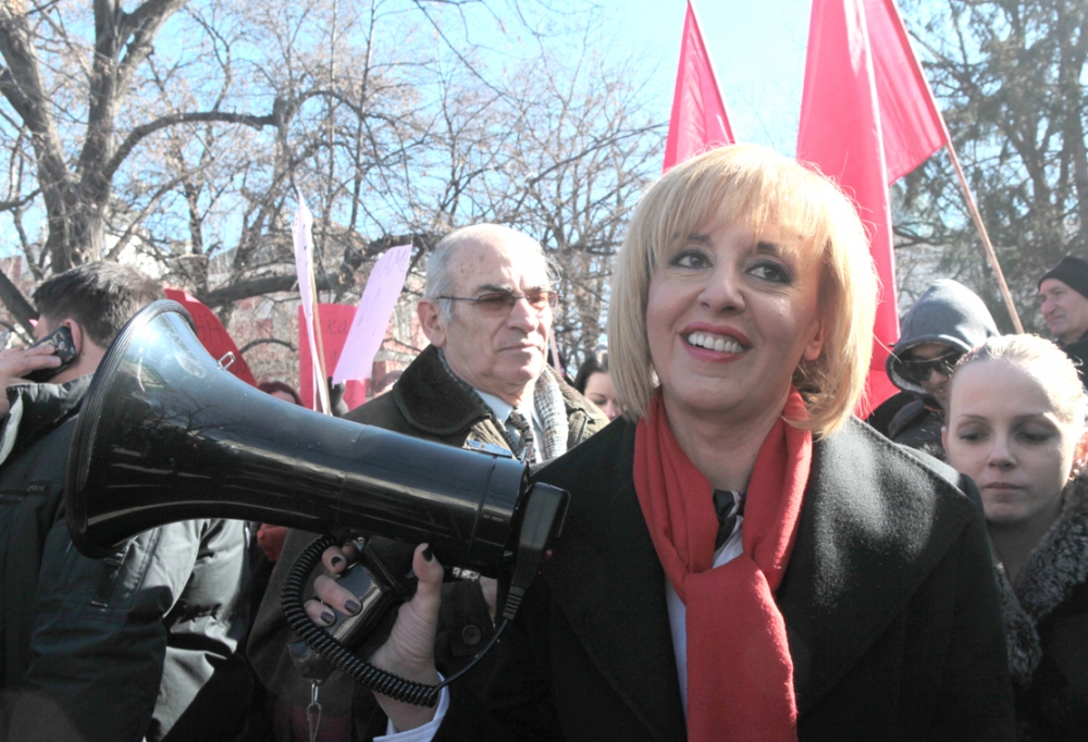 Мая Манолова от протеста пред КЕВР: Разчетите ни показват, че скок в цената на парното в момента не е необходим