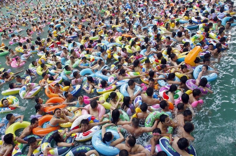 СНИМКИ, които показват колко ужасяващо пренаселен е Китай