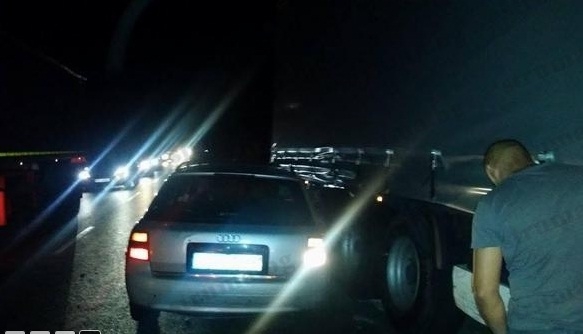 Страшно меле край Сандански! Пътници скочили в движение, за да избегнат удар в ТИР (СНИМКИ)