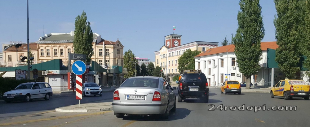 Румънските тарикати: Една винетка за два автомобила към „Маказа”!