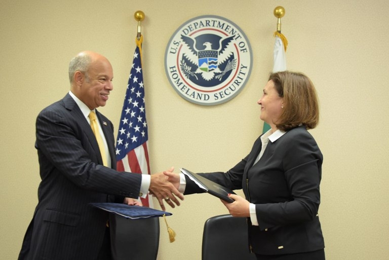 Министър Бъчварова с добри новини за отпадането на визите за САЩ