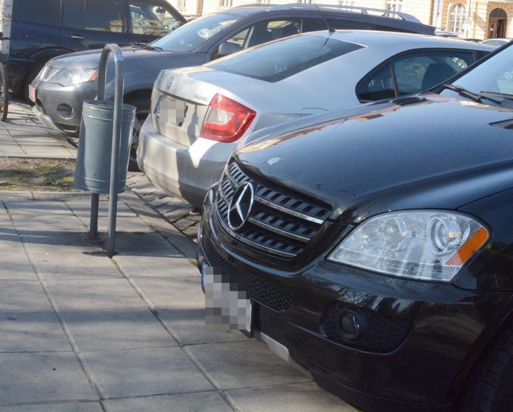 Забраняват паркирането на коли на площада при Боянското ханче в София – вижте защо