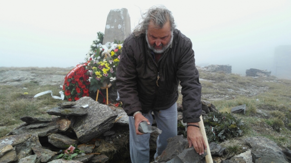 Журналистът, потрошил паметника ни в Македония: Земетресение ли имаше или та*аците ми изтръпнаха, че глупакът Божидар Димитров ще ме съди? (ВИДЕО)