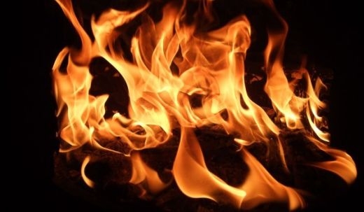 Жестокост: Млада жена изгоря като факла във Видинско, арестуваха свекъра ѝ 