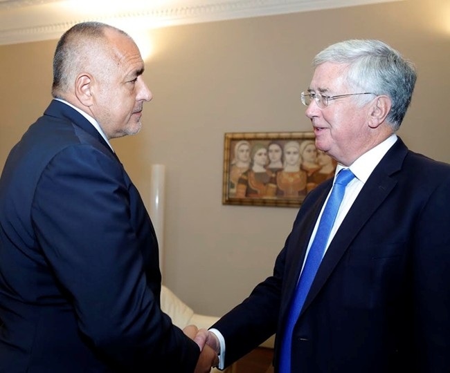 Борисов разкри пред британския министър на отбраната важна новина за бежанците у нас (СНИМКИ)
