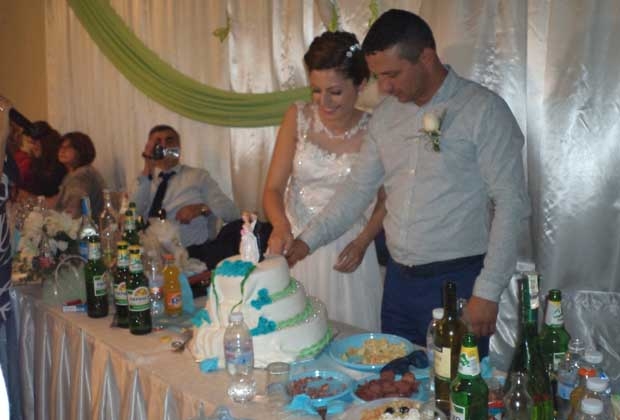 Тази тежка сватба в семейството на шивашките босове Атанас и Сайме Чаушеви с 1000 гости ще се помни дълго (СНИМКИ)